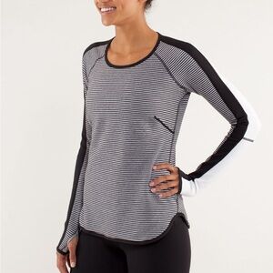 Lululemon Runder Under Long Sleeve réversible size M Black and white striped